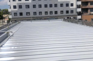 折板屋根塗装　熊本市中央区神水　弱溶剤２液型シリコン仕上げの施工後画像