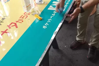 熊本電鉄藤崎宮前駅看板貼り工事（広告求） Before画像