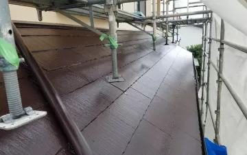 厚膜下塗り材使用　急勾配コロニアル屋根塗装工事 After画像