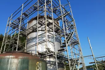 酒造タンクを防錆を考え遮熱塗装工事終了できました。お褒めの言葉に感謝♪です。 Before画像