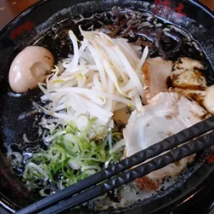 味千ラーメン三の宮店で黒マー油ラーメンを喰らう～熊本ラーメン～のサムネイル