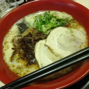 伝統熊本豚骨　伝　（熊本ラーメン）のサムネイル