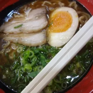 くら寿司　魚介豚骨醤油ラーメンのサムネイル