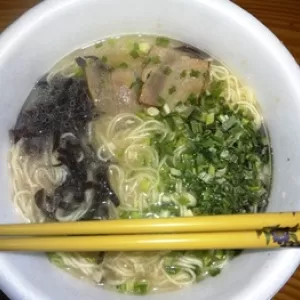 博多ラーメン　だるま～カップメン～のサムネイル