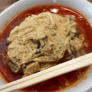 ラーメン厨房　里屋で酸辣湯麺（サンラータンメン）を喰らう♪のサムネイル