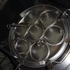 ラーメン屋さんの厨房のサムネイル