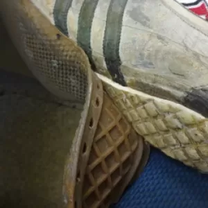 靴底がもげた・。・のサムネイル