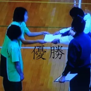 娘の最後の試合ビデオを観ながら晩酌のサムネイル