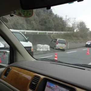 縁石乗り上げ自爆事故今年４回目確認～熊本～のサムネイル