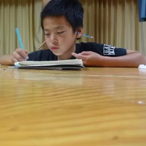 勉強するのはいいけどウルサイなら自分の部屋に行け息子よ！のサムネイル