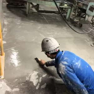 熊本県八代市･土間塗装（下地処理完了）のサムネイル