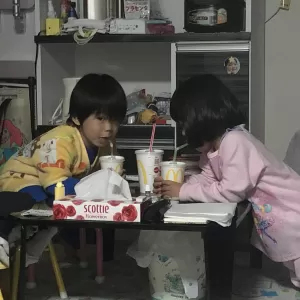 仲良くマック！　おいしそうに飲んでます。のサムネイル
