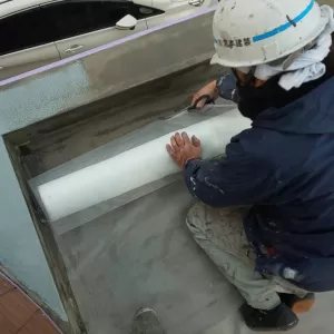 熊本市迎町　屋上防水工事　メッシュ貼り及びウレタン流しのサムネイル