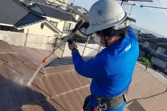 熊本県熊本市東区健軍　屋根塗装　今回の下塗り厚膜タイプのウルトラルーフプライマー を使用！ Before画像