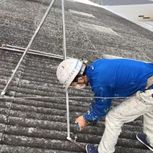 鹿児島県霧島市･工場屋根（転落防止用安全対策作業完了）のサムネイル