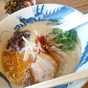 ラーメン龍の家で取り放題の辛子高菜を白飯にぶっかけ頂くの巻　のサムネイル
