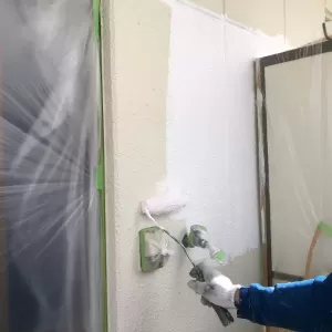 清水万石アパート   ベランダ面外壁塗装   下塗り及び中塗り作業のサムネイル