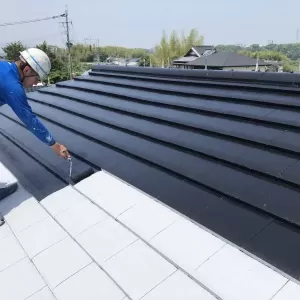 東区住宅塗装  屋根塗装工事  2階屋根塗装完了！のサムネイル