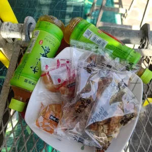 15時の休憩お茶感謝します！屋根塗装に精が出ます♪からの看板塗装～のサムネイル