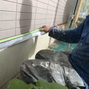 東区鹿帰瀬町  住宅塗装  塗装前の養生作業のサムネイル