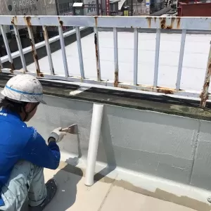 屋上絶縁シート防水 熊本市東区屋上絶縁シート貼り、ウレタン1回目完了！のサムネイル