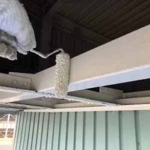 庇裏鉄骨塗装  神埼市工場   鉄骨上塗りのサムネイル