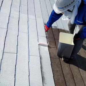 屋根塗装　熊本市西区花園　遮熱塗装下塗り作業のサムネイル