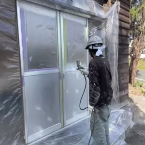 店舗塗装　熊本市北区打越　入口ドア吹付け塗装完了！のサムネイル