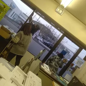 大掃除中　〆は明日かな　笑のサムネイル