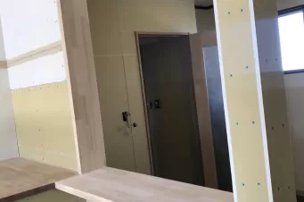 VATONの上塗り用１液型ウレタンクリヤー塗料仕上げ　木テーブル Before画像