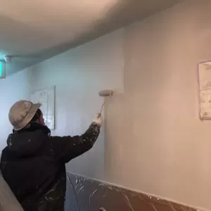 店舗フロア内部塗装　熊本市中央区　ジョリパッド上塗りのサムネイル