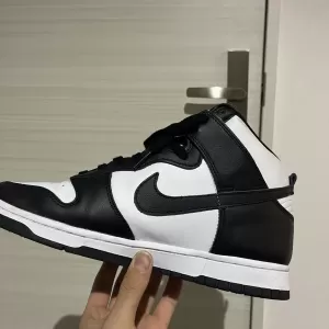 ナイキ ダンク HIGH👟が好きっでっす♡塗装屋弟子日記💛👟最近の塗装養生✨のサムネイル