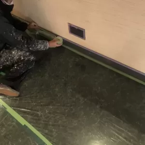 店舗内部塗装　熊本市中央区　塗装前養生完了！！のサムネイル