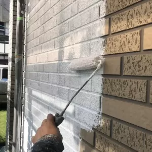 外壁塗装　熊本市東区　下塗り作業のサムネイル
