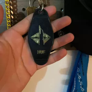 塗装屋弟子日記　　HUFのキーホルダーのサムネイル