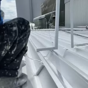 折半屋根塗装　熊本県八代市　上塗り作業のサムネイル