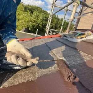 下屋根塗装　熊本県大津町　下屋根中塗り（水性シリコン）のサムネイル