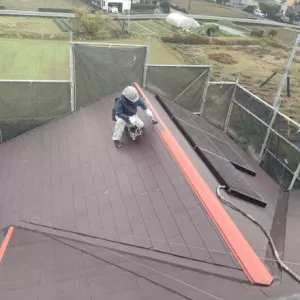 屋根塗装　熊本県宇城市　　屋根、屋根板金　中塗り、上塗り作業のサムネイル