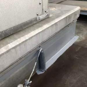 屋上防水　熊本市中央区　中塗り作業のサムネイル