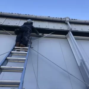 鉄骨塗装　熊本県八代市　ケレン、錆止め作業のサムネイル