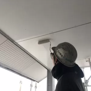 軒天井塗装　熊本市東区月出　養生及び軒天井塗装完了のサムネイル