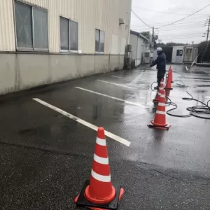 駐車場文字入れ塗装　熊本県八代市　及び木部、鉄部塗装　熊本市北区四方寄　高圧洗浄のサムネイル