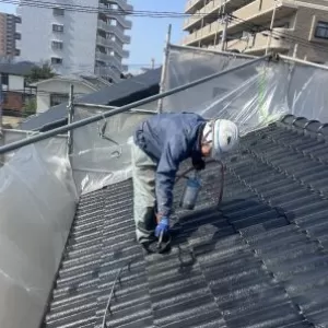 屋根塗装　熊本市東区月出　屋根中塗り、上塗りのサムネイル