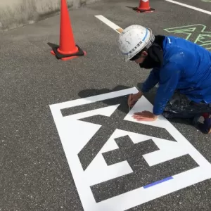駐車場文字入れ塗装　熊本県八代市　文字入れ塗装完了！！のサムネイル