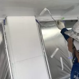 軒天井塗装　熊本県上益城郡　軒天井中・上塗りのサムネイル