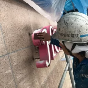 看板塗装　熊本市中央区　チャンネル看板ケレン、錆止め、中塗り完了！のサムネイル