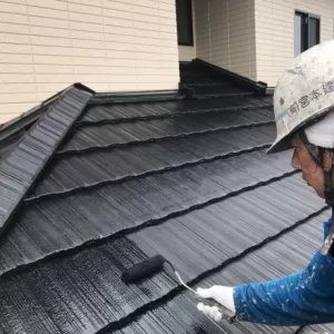 下屋根塗装   熊本市南区御幸笛田  下屋根上塗り完了のサムネイル