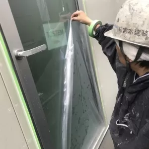 外壁塗装　熊本市東区小山　塗装前養生及び下塗りのサムネイル
