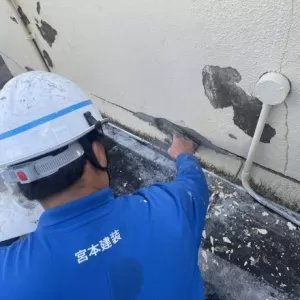 外壁塗装　熊本県人吉市　下地処理左官工事作業のサムネイル