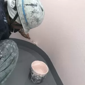 ベランダ密着防水　熊本市中央区中央街　ベランダ仕上げ作業のサムネイル
